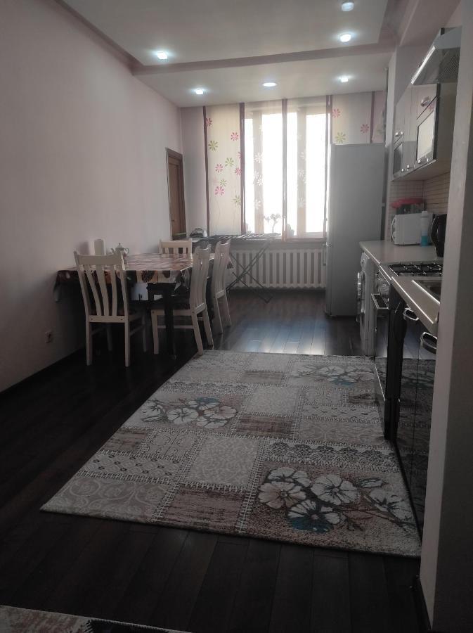 Элитная Квартира В Центре Бишкека Bishkek Luaran gambar